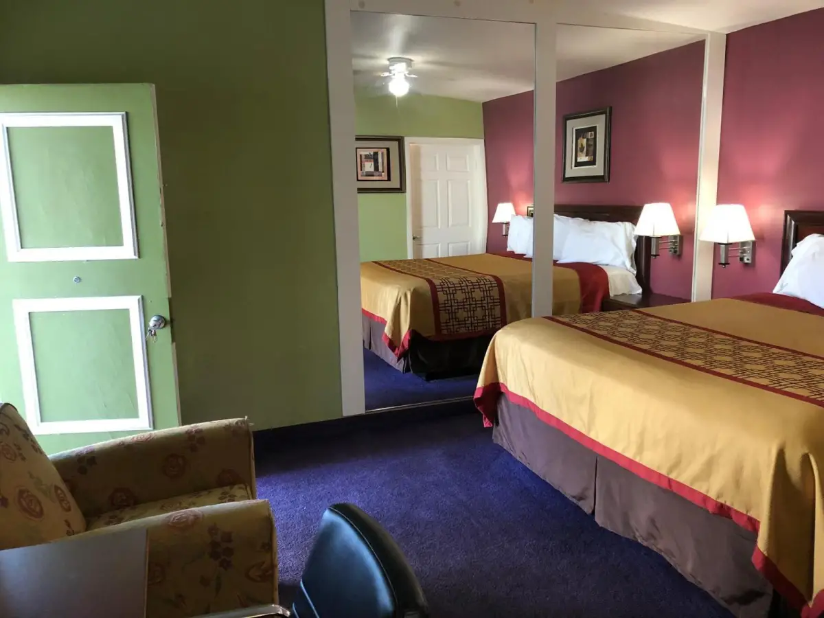 Encore Motel 8
